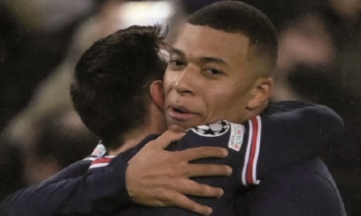 Messi y Mbappe celebran un gol del París SG. Foto: AFP.