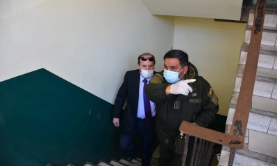 El ministro de Salud, Marcelo Navajas a su llegada a la FELCC este miércoles. Foto: APG