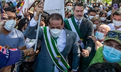 Luis Fernando Camacho y Zvonko Matkovic junto a militantes de Creemos tras los incidentes en la efeméride de Santa Cruz