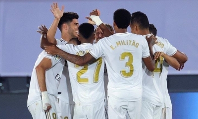 Celebración de los jugadores de Real Madrid, tras el segundo tanto de la victoria ante Alavés. | EFE