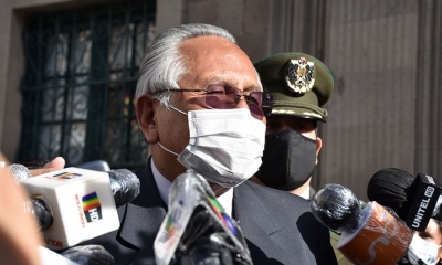El ministro de Educación, Víctor Hugo Cárdenas