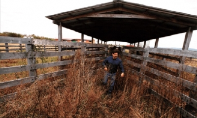 Klinsky denunció abandono hace tres semanas por la maleza y residuos de vegetación. Foto: EL DEBER