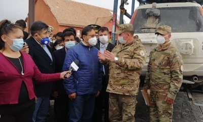 Presidente Arce inspecciona cientos de vehículos y varias toneladas de mercadería decomisados al contrabando | ABI