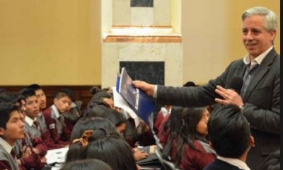 En su discurso, García Linera recomendó a los estudiantes destacados estar preparados para el fracaso y ser perseverantes en sus objetivos