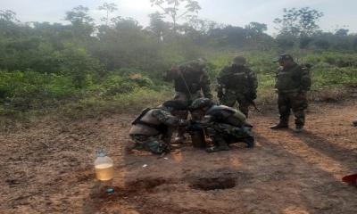 Efectivos antidroga en la pista clandestina. Foto: VDSSC