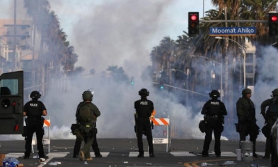 Policías durante los conflictos en Los ángeles, Estados Unidos | AFP