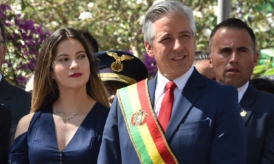 El presidente en ejercicio y su esposa Claudia Fernández/Foto. Vicepresidencia