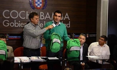 Las cotizaciones muestran que las mochilas tienen un costo referencial de 100 bolivianos a 145 bolivianos