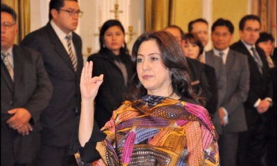 Carmen Almendras al momento de tomar el juramento.