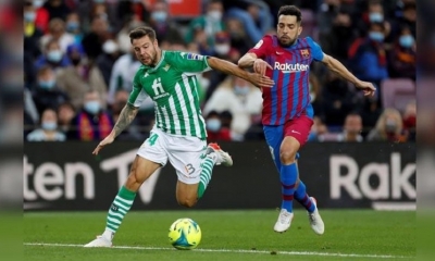 Jordi Alba (der.), jugador de Barcelona de España.
