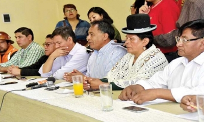 Dirigentes cívicos reunidos ayer en Cochabamba
