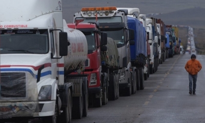 La fila de camiones bolivianos que esperan pasar a Chile.