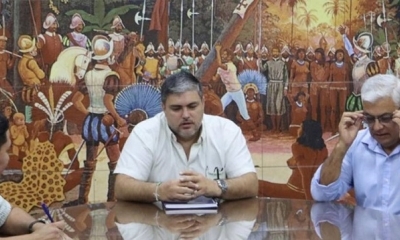 Comité pro Santa Cruz en reunión
