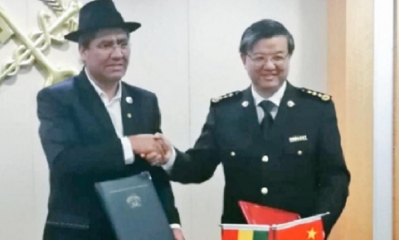El canciller del país fue el encargado de firmar el protocolo/Foto. ABI