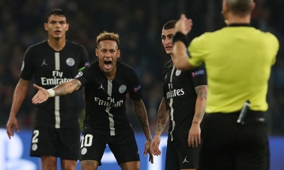 El partido de la Liga de Campeones entre el Napoli y el PSG, el estadio San Paolo, Nápoles (Italia)