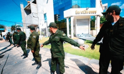 Según el IDIF, la bala que mató no provino de los malhechores, sino del edificio al lado de Eurochronos. Foto: El Deber