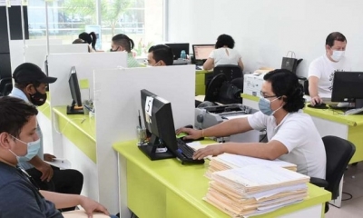 Detienen a funcionario del SAT por cobros iregulares