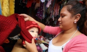 La gente llega hasta la Feria de Invierno en Alto San Pedro. Foto: Jorge Guitiérrez