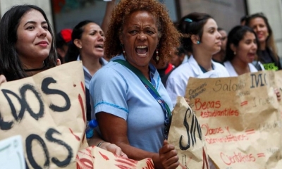 Los manifestantes piden mejoras salariales y condiciones de trabajo más justas
