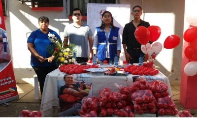 Lissete Baustista, entregó al Banco de Sangre material promocional de referencia departamental del Beni.