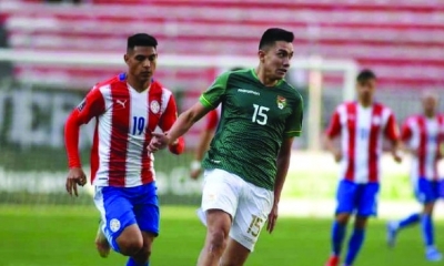 Franz Gonzales en el partido frente al cuadro de Paraguay.