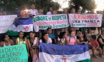 Cabildo el la plaza principal de Roboré.. en defensa  de nuestros recursos naturales.