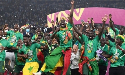 Los jugadores de Senegal celebran el título de la Copa África de Naciones.