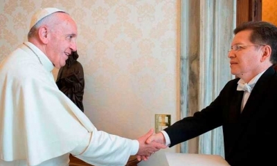 El Papa Francisco  y Julio César Caballero Moreno