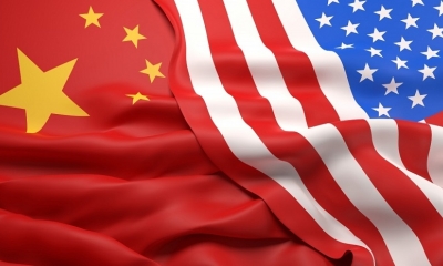 Imagen referencial entre banderas de China y Estados Unidos 