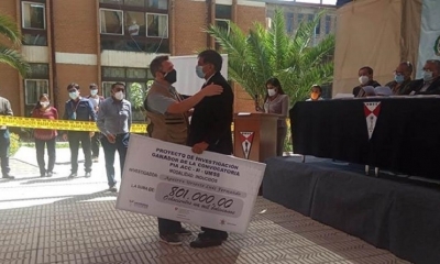 (UMSS) entregó ayer cheques a investigadores 