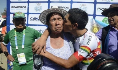 El boliviano celebró junto a su mamá/Foto. BTV