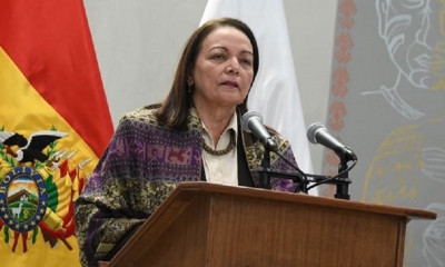 exminstra de Salud