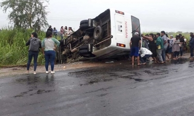 Accidente de estudiantes universitarios que se transportaban en autobús 