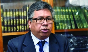 El presidente del Colegio Médico de La Paz, Luis Larrea