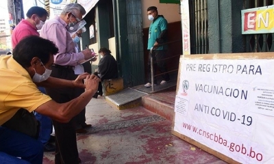 Afiliados recaban información sobre el prerregistro digital en la CNS.