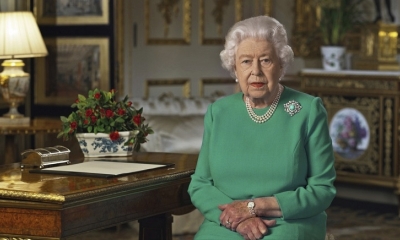 La reina Isabel II se dirige a la nación desde el castillo de Windsor, Inglaterra, 5 de abril de 2020.
