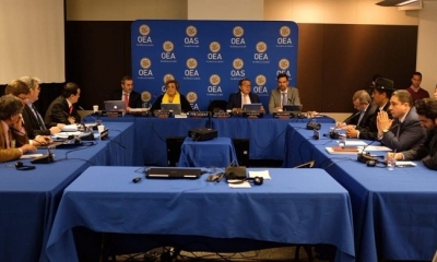 La presidenta de la entidad llegó con retraso a la cita.