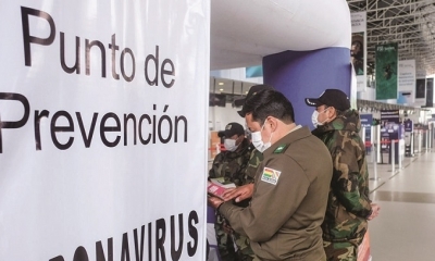 Un punto de control de temperatura en el Aeropuerto de El Alto. / Foto: Archivo