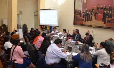 La reunión de Comisión para el reglamento de elecciones. | Senado Bolivia