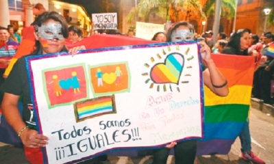 La marcha por el orgullo gay se viene haciendo desde el año 2000. Esperan que este año no haya máscaras. Foto: EL DEBER