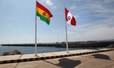 Bandera de Bolivia y Perú. Foto:portalportuario.cl