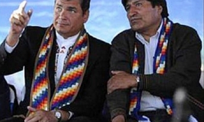 Exmandatario Rafael Correa junto al presidente Evo Morales Ayma