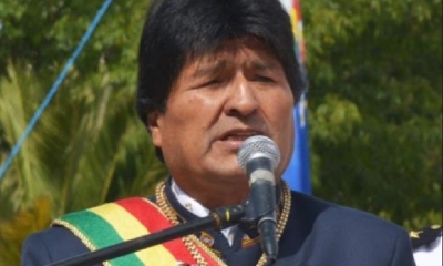 El jefe de Estado sostuvo un breve diálogo sobre política internacional con cada uno de los diplomáticos.