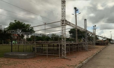 Instalan tarimas en el Cambódromo.