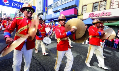 Los músicos de la Banda Intercontinental Poopó. / Foto: Archivo Página Siete.