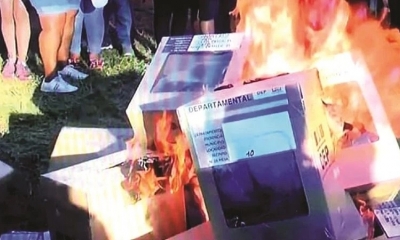 14 ánforas fueron quemadas en Colpa Bélgica por presunto acarreo de votantes.