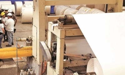 Producción de papel de la estatal Papelbol en su planta.