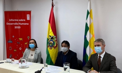 El vicepresidente del Estado Plurinacional de Bolivia, David Choquehuanca Céspedes ( C )