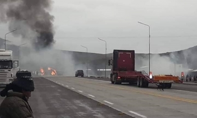 Una escena de la violencia que marcó Huachacalla la mañana de este viernes