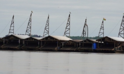 Balsas destruidas en el rio Madre de Dios